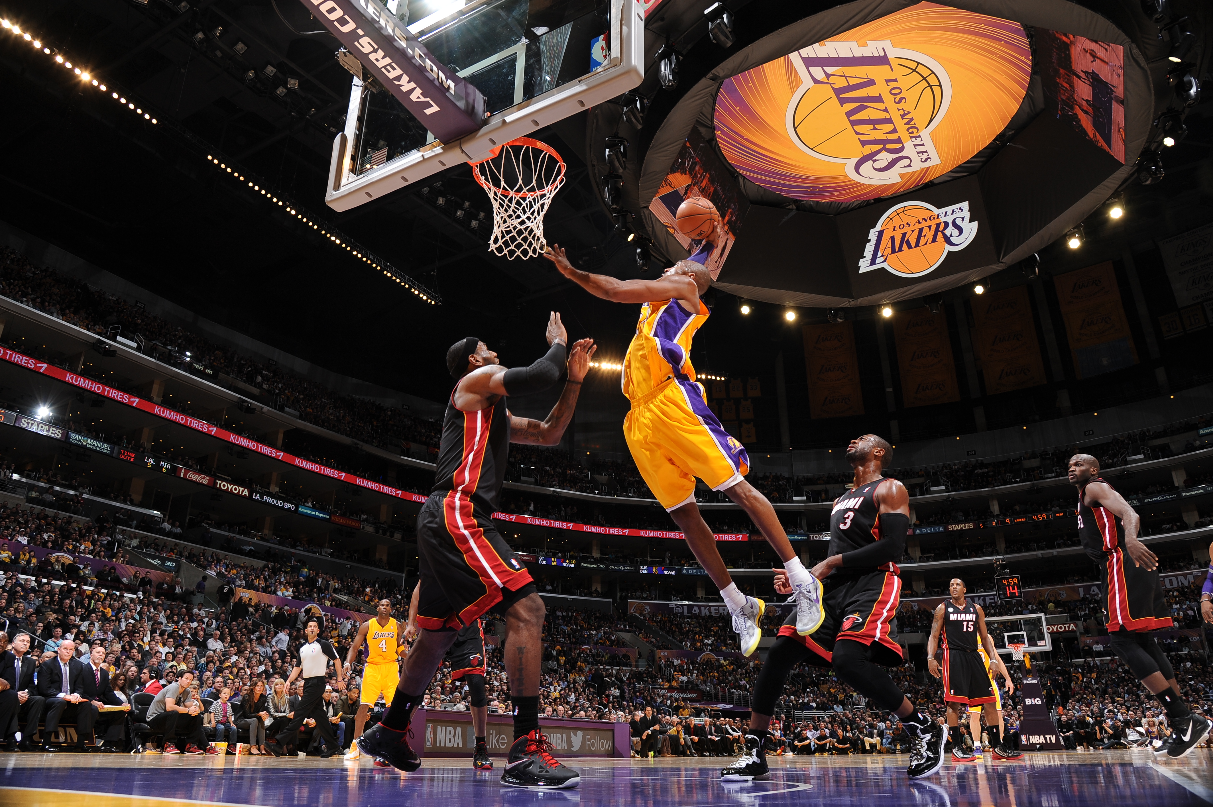 Kobe Bryant Dunk Pictures 48