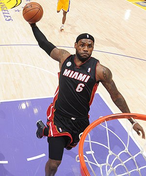 Lebron-James-Dunk-13.jpg